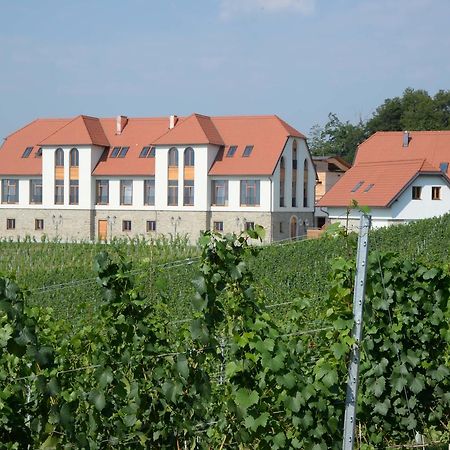 Отель Weingut Taggenbrunn Санкт-Файт-ан-дер-Глан Экстерьер фото